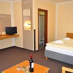 Gaestehaus & Stoertebeker Camp Apartahotel