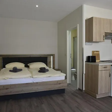 Gaestehaus & Stoertebeker Camp Lietzow